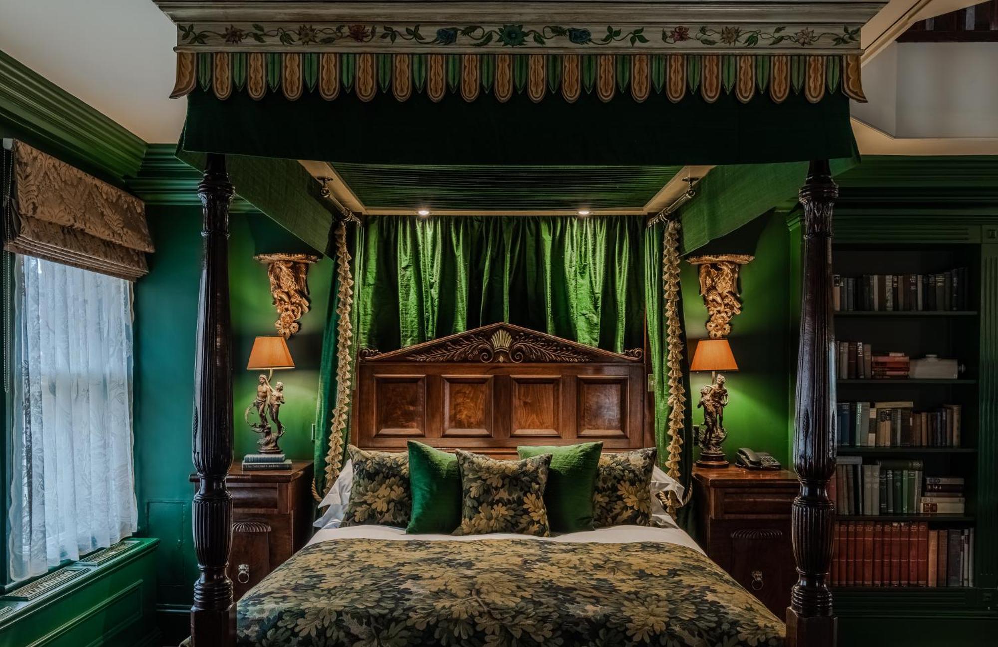 4 Smart 4-Star Hotels in Barbican Worth Booking